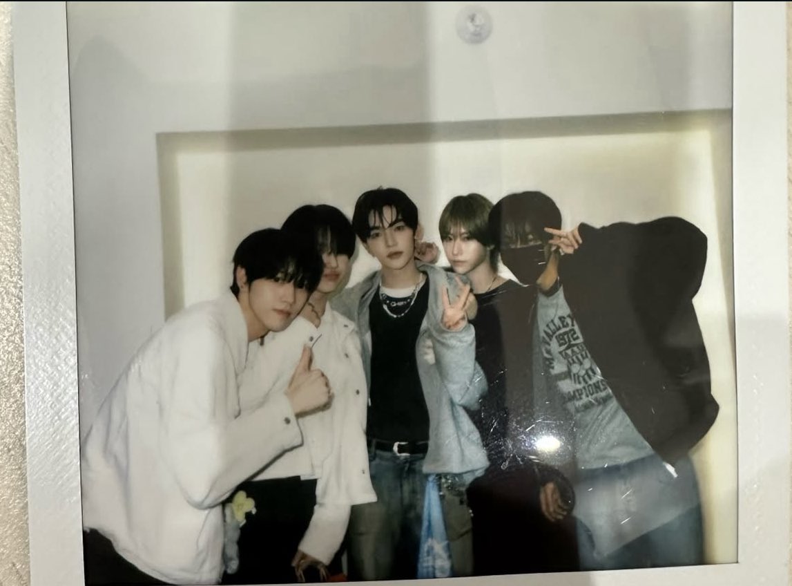 binghuapictures's tweet photo. binghua posted pics with c trainees &amp; zb1’s zhang hao https://t.co/23VGxznWCw