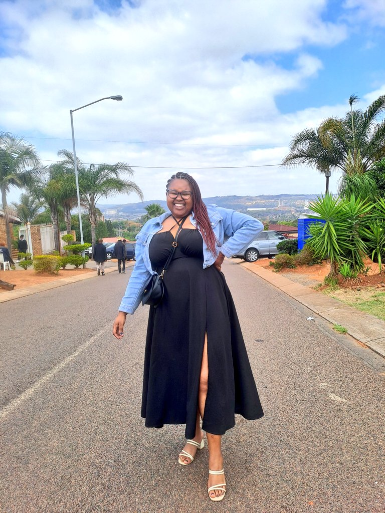 Maphembe's tweet photo. #uMjolowithAzola https://t.co/tQxH21I8Ce