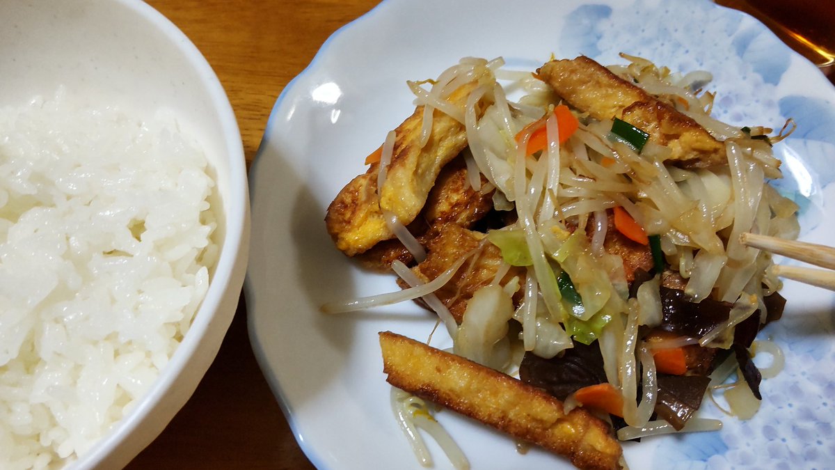 Cantor0627's tweet image. 昨日は色々と絶望して飲んだくれてましたが、「戦わねば！」との気力が蘇ってきたので栄養補給。フーチャンプルーを作りました。