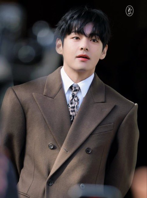 cokodive's tweet photo. Absolutely incredible, magnifique, amazing, breathtaking, extraordinary, iconic, legendary— 🙏🏼

#VxCELINEPFW #CELINESUMMER2026 #TAEHYUNGxCELINE @celineofficial https://t.co/LH6Tov1TlR