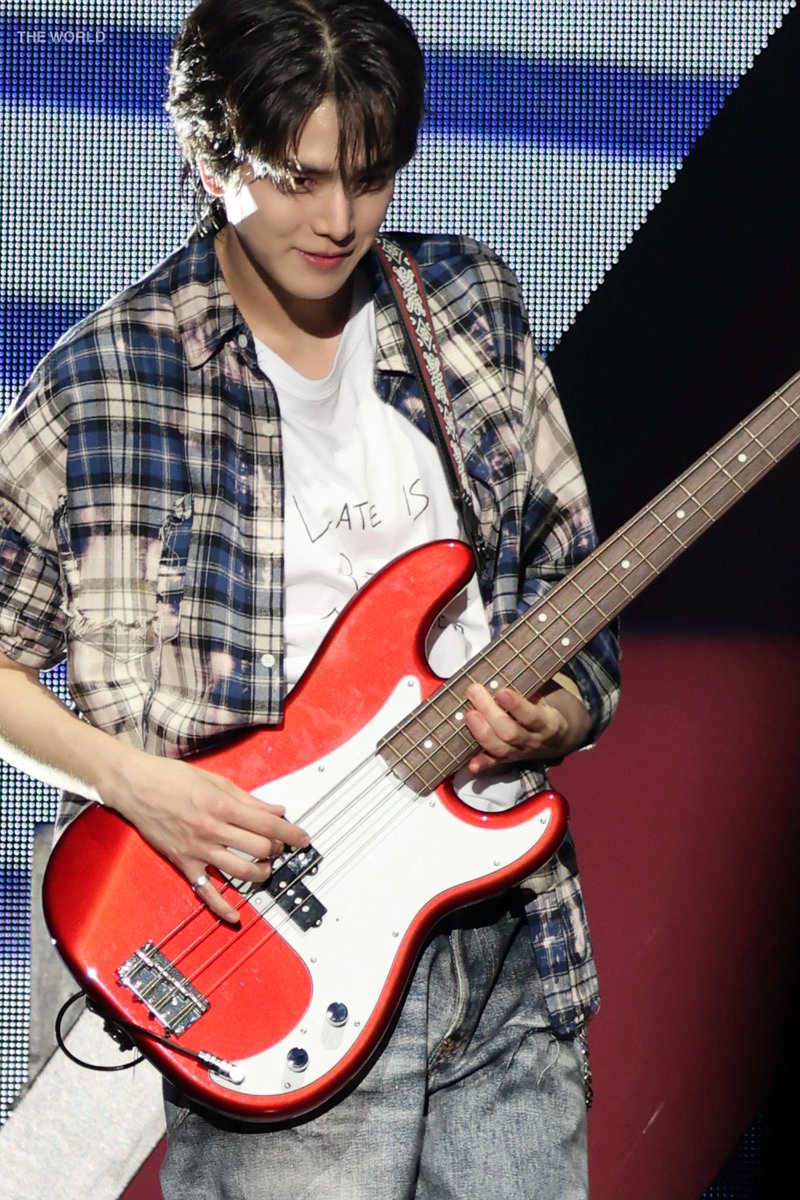 YH____theworld's tweet photo. 251005 🍞🎸
#더보이즈 #영훈 #THEBOYZ #YOUNGHOON https://t.co/PlfeY88TLp