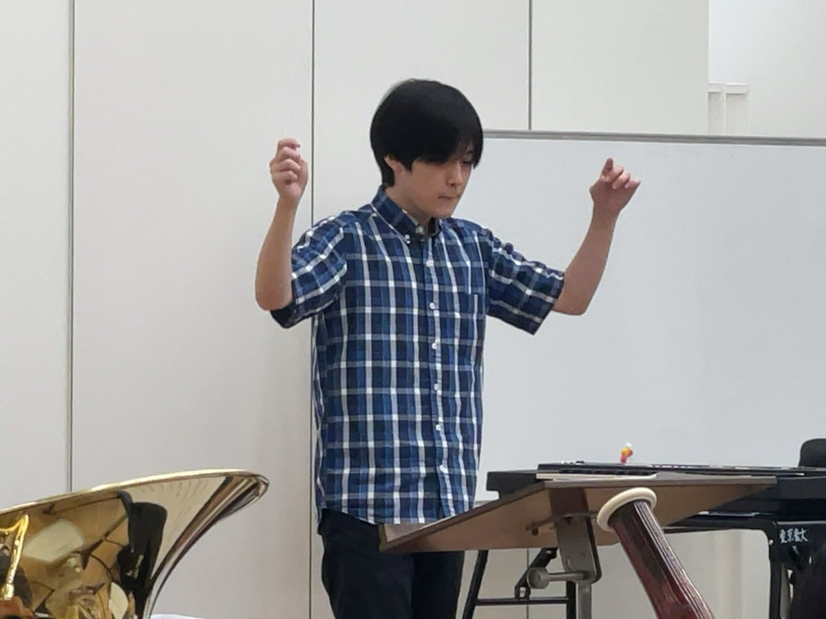 tcm_BandAcademy's tweet image. #東京音楽大学 #吹奏楽アカデミー
今週の #バンドディレクション は、前回に引き続き4年生が順番に前へ立ち、合奏をまとめる実習でした。
全体の流れを止めて注意を伝えたり、もう一度区切って合わせたりと、場面ごとに工夫が見られました。