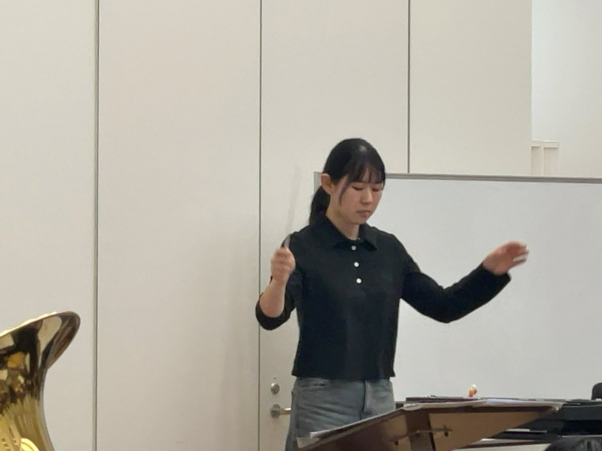 tcm_BandAcademy's tweet image. #東京音楽大学 #吹奏楽アカデミー
今週の #バンドディレクション は、前回に引き続き4年生が順番に前へ立ち、合奏をまとめる実習でした。
全体の流れを止めて注意を伝えたり、もう一度区切って合わせたりと、場面ごとに工夫が見られました。