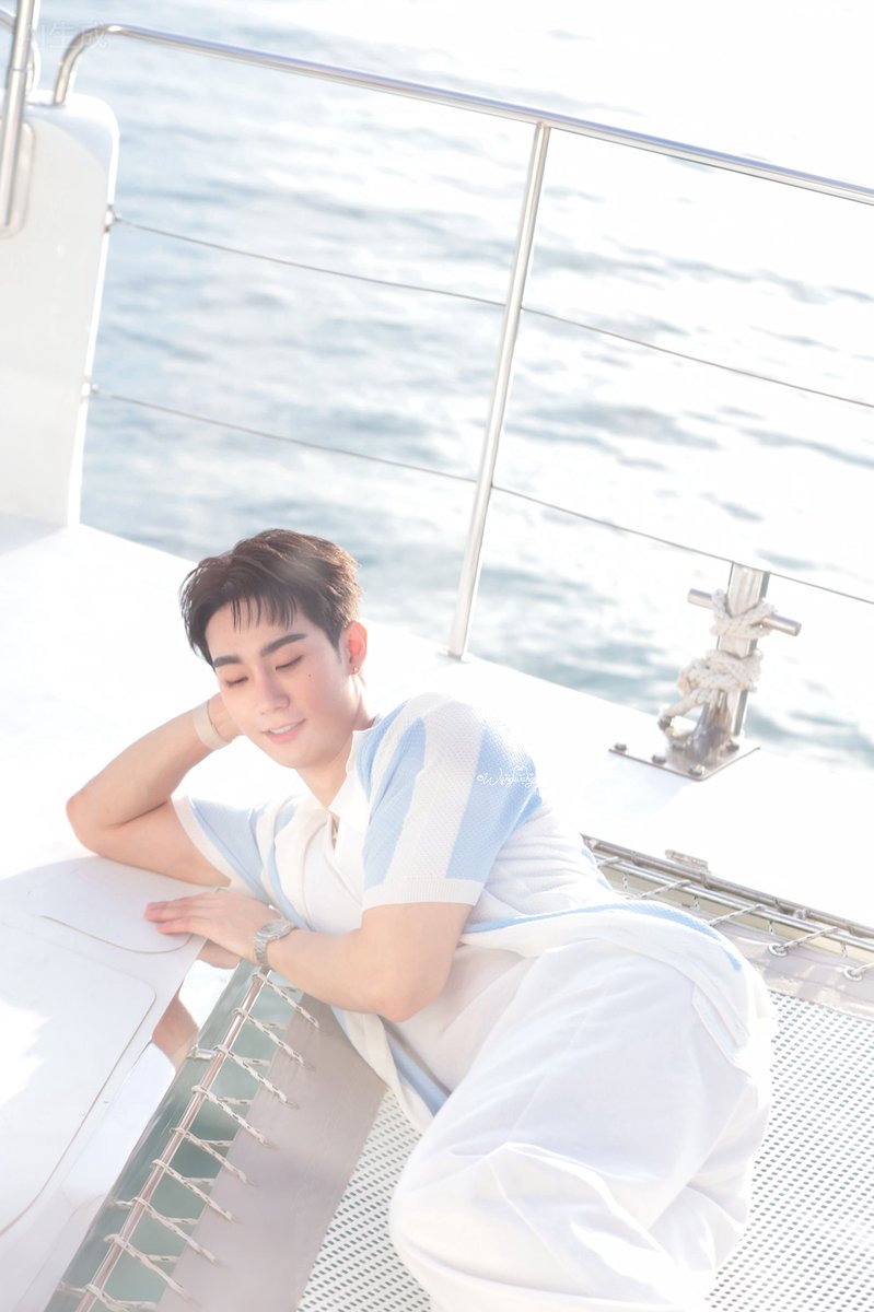 Wangwangfb's tweet photo. 🚢🏖️

FORCE DRALLY IN YACHT
#DrAllyTripxForce
#fforce_  @fforcejs https://t.co/JMmmYbqJqv