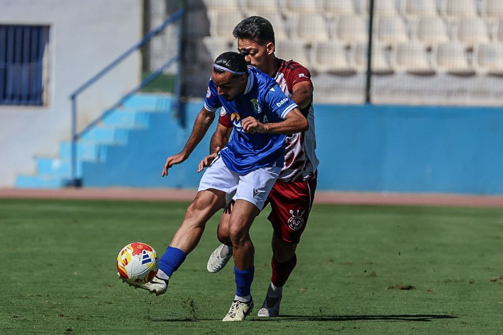 + Deporte melillense (@masdeporteml) on Twitter photo ⚽️ Fútbol
🏆 Liga | Jornada 5
⏰️ Min. 47 | 1ª Parte
0️⃣ U.D. Melilla
0️⃣ Xerez C.D.
➡️ Descanso con polémica. Hay posible penalti sobre Abreu pero el árbitro principal señala fuera de juego, el árbitro no el linier 😱
#SegundaFederacion #Deportemelillense
📷 <a href="/UDMelilla/">Unión Deportiva Melilla</a> ⚽️ Fútbol
🏆 Liga | Jornada 5
⏰️ Min. 47 | 1ª Parte
0️⃣ U.D. Melilla
0️⃣ Xerez C.D.
➡️ Descanso con polémica. Hay posible penalti sobre Abreu pero el árbitro principal señala fuera de juego, el árbitro no el linier 😱
#SegundaFederacion #Deportemelillense
📷 <a href="/UDMelilla/">Unión Deportiva Melilla</a>