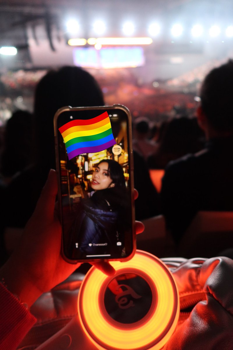 <a href="/jisoosbloodline/">ً</a> WE DIDNT BREAK UP WE R JUST ON LDR 🤞😔