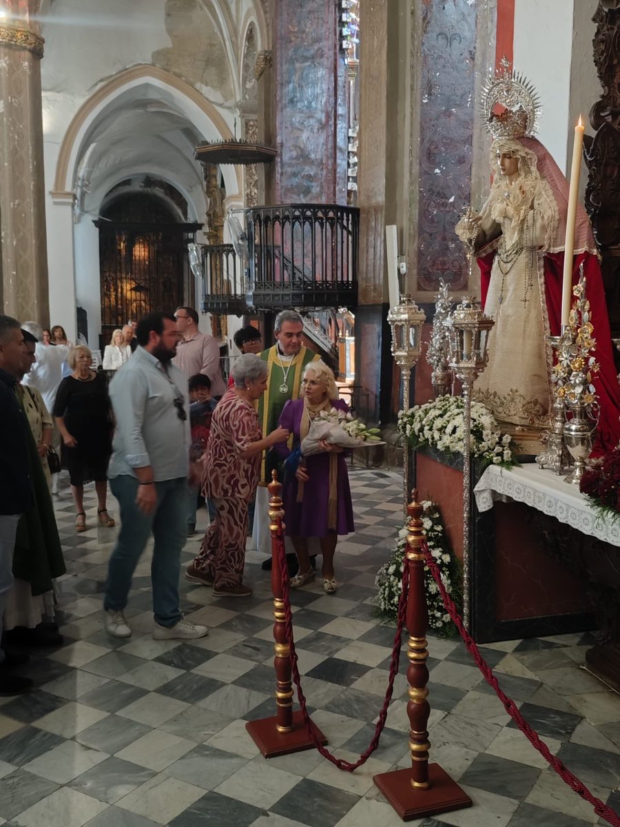Aceituneros_jov's tweet photo. Hoy hemos celebrado la Misa de hermandad acompañados por los vecinos de la Barriada de la Paz y los integrantes del @ProyectoOberti . ¡Esperamos que pronto sea la Virgen la que devuelva la visita! https://t.co/LgViRDZtZH