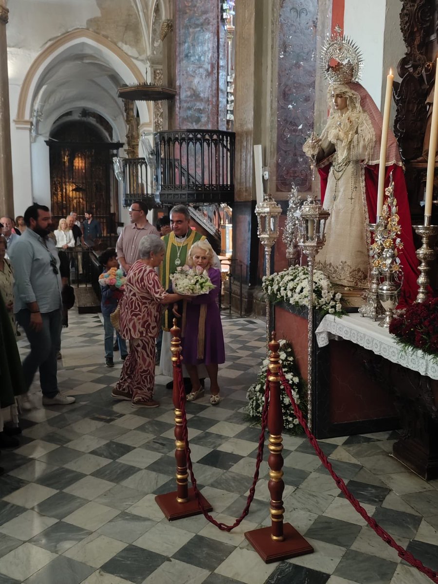 Aceituneros_jov's tweet photo. Hoy hemos celebrado la Misa de hermandad acompañados por los vecinos de la Barriada de la Paz y los integrantes del @ProyectoOberti . ¡Esperamos que pronto sea la Virgen la que devuelva la visita! https://t.co/LgViRDZtZH