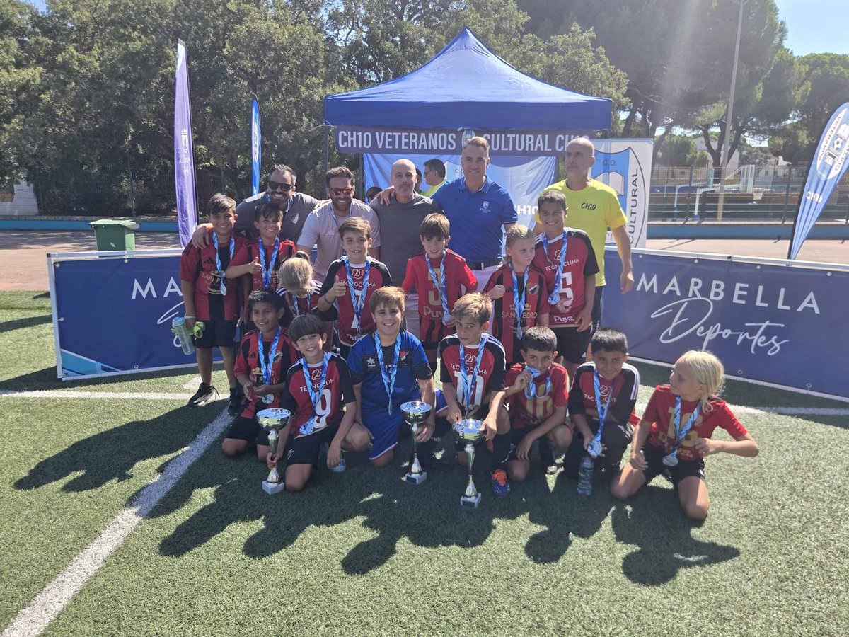 Cdv_cultural's tweet photo. VI MEMORIAL CH10 CUP 
Orgullosos del comportamiento ejemplar,tanto de padres ,entrenadores y sobre todo de los chicos.
Gracias!! A todas las personas que lo han echo posible un año más.
Va por ti JUAN ANTONIO no te olvidaremos⭐️💫 https://t.co/02ODI9DKlo