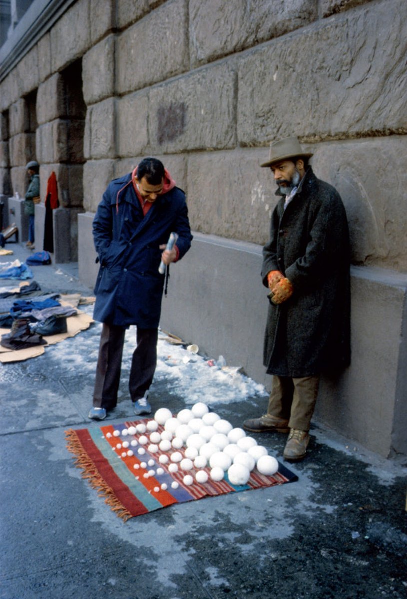 zaparta_'s tweet photo. Bliz-aard Ball Sale _ David Hammons _ 1983 https://t.co/y1XIWgkmpk