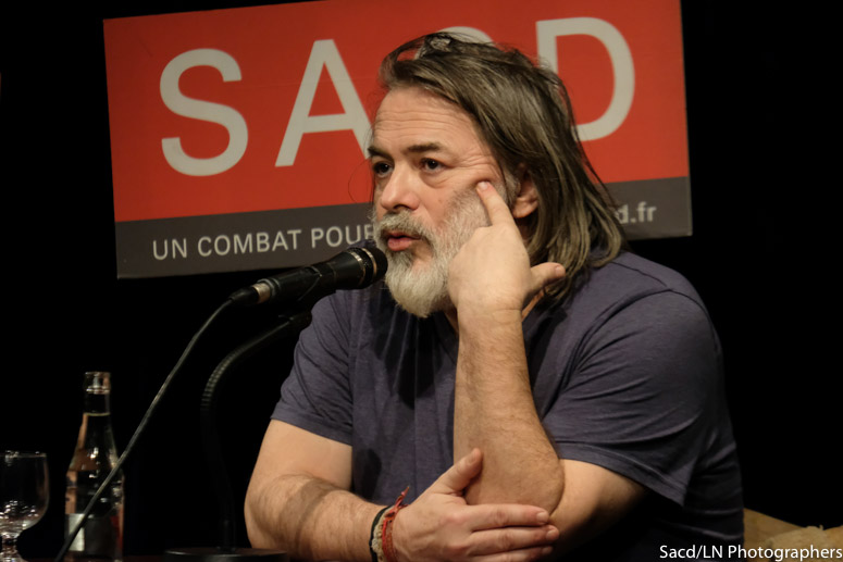 sceneweb's tweet photo. [hommage] La mort de Xavier Durringer https://t.co/KVjMCUMpvR Le scénariste, réalisateur et dramaturge est mort à son domicile de L'Isle-sur-la-Sorgue en périphérie d'Avignon, a fait savoir son agente à l'@afpfr https://t.co/9a7v1vFJMi
