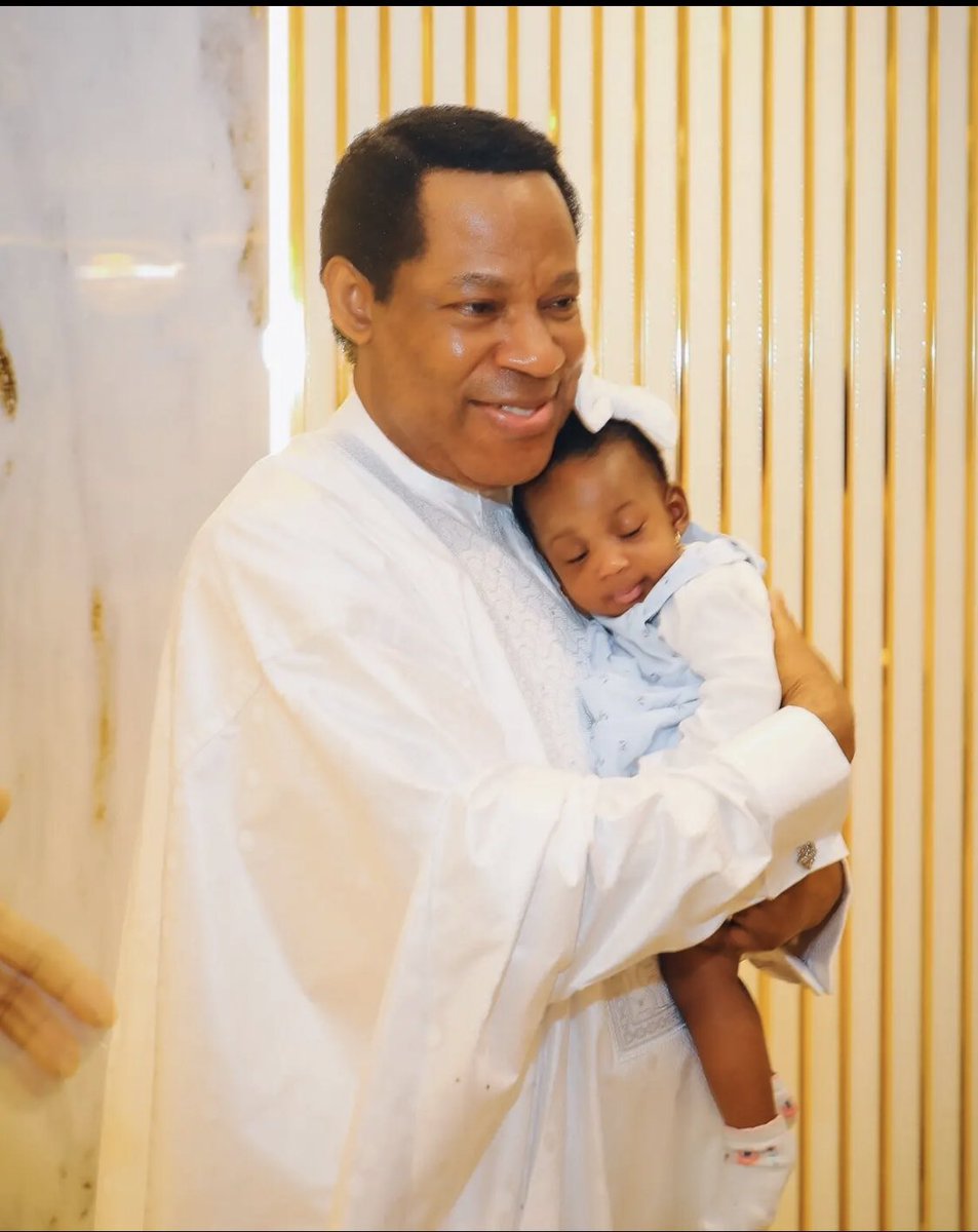 soundcodeexpert's tweet image. 🌸 A heart-melting moment!

 Little Celise Boamah in the arms of our dear Man of God Pastor Chris.

 💖Such moments overflow with love, grace, and the beauty of God’s family 🥰 

#PastorChris