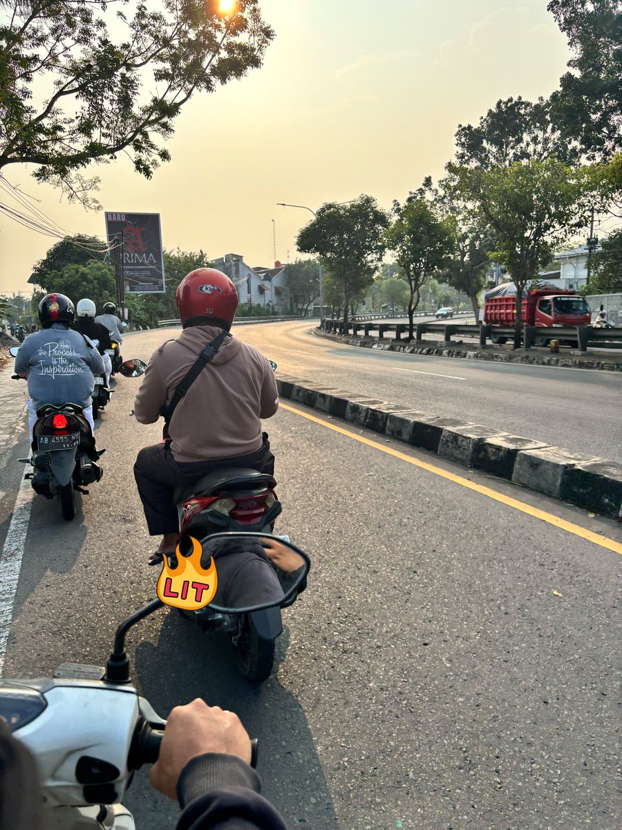 lionluff's tweet photo. babayy, semoga seninnya lancar ya bageurr https://t.co/3YZ5ZDtMS2
