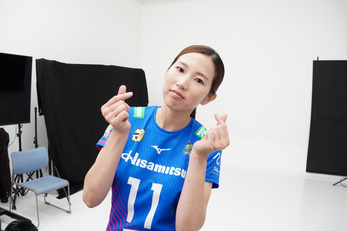 springsofficia1's tweet photo. 【開幕戦まであと5日】

選手情報更新🆙
No.11 #栄絵里香 選手💙

キャプテン2シーズン目、SPRINGSに来て11年目となるチーム最年長のエリカ。
Q: 今シーズンの公約を一つ
A: 誰が出ても勝つ

よにのチャンネルを観ている👀エリカ情報ℹ️👇
https://t.co/b8biQDCkwJ

#SVリーグ #SVリーグ女子 #SAGA久光 #バレー #バレーボール #volleyball #佐賀 #鳥栖 #SAGAアリーナ (@erika___s11 )
