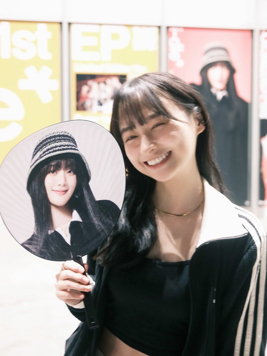 mirin_hnz's tweet image. 影ちゃん幸せそう
あとね、スタイル良すぎます
#kagegram
#影山優佳
