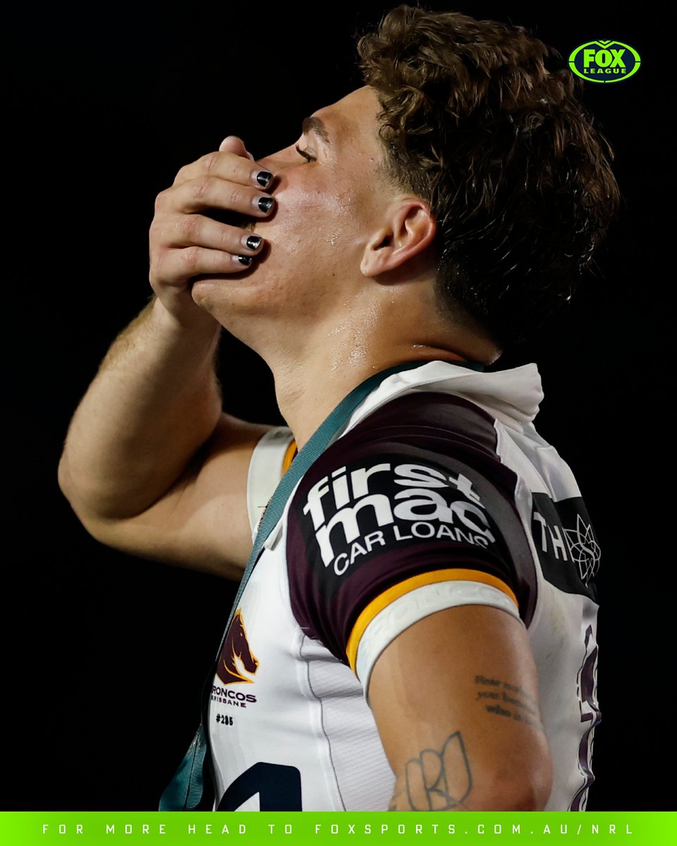 FOXNRL's tweet photo. 'PLUMBER OUT'

Reece Walsh couldn't help himself.

After thanking the fans, he imitated his infamous toilet water moment after receiving the Clive Churchill Medal 😂

STORY 👉 https://t.co/gEFErsgRS4 https://t.co/86bkhQZcNY