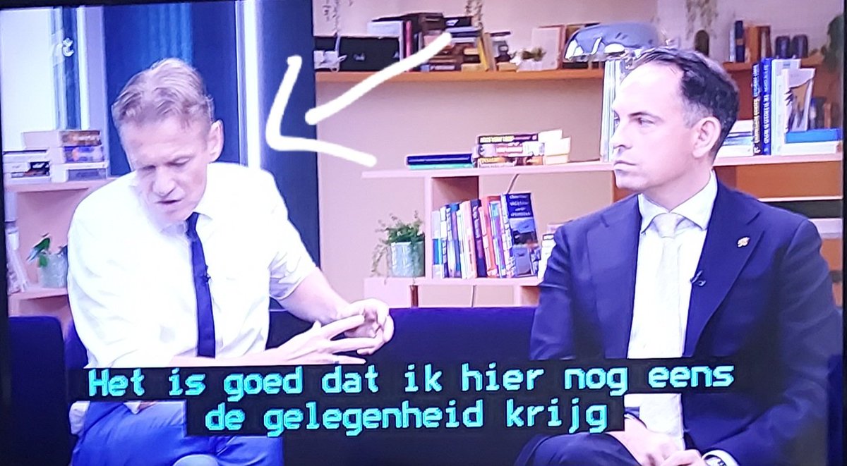 the answer my friend is ... lying on the ground 🤪🤪 #7dag <a href="/De7deDag/">De Zevende Dag</a> <a href="/openvld/">Open Vld</a> #vtmnieuws #vrtnws #deafspraak #terzaketv #villapolitica