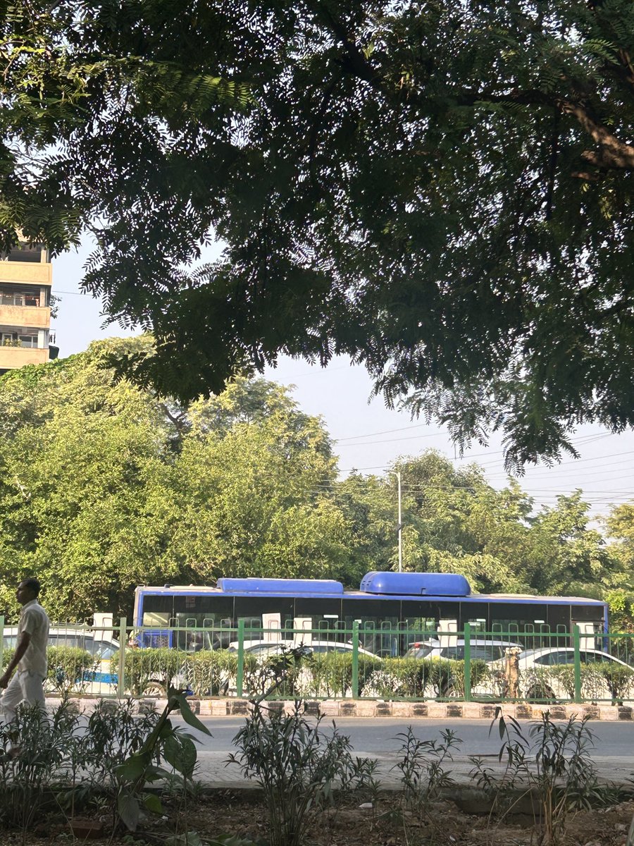 doombdoomber's tweet photo. This cluster bus broke down near Dwarka Sec 1 traffic light at least 3 hours back and nobody came to move it. 
It’s right in front of Manipal Hospital &amp; seriously affecting the traffic.
#dtc #clusterbus #delhigovt https://t.co/U0LWzBeBTS
