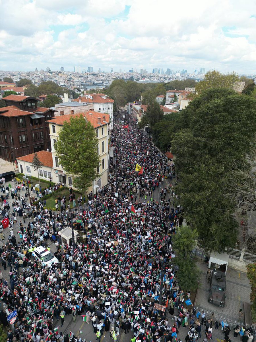 IHHen's tweet photo. 🇵🇸 We are marching from Hagia Sophia to Eminönü to support the ships sailing to break the inhumane blockade on Gaza!

To be the voice of the oppressed, not to remain silent, not to forget…

📍Istanbul, Türkiye https://t.co/HawzwU0K7s