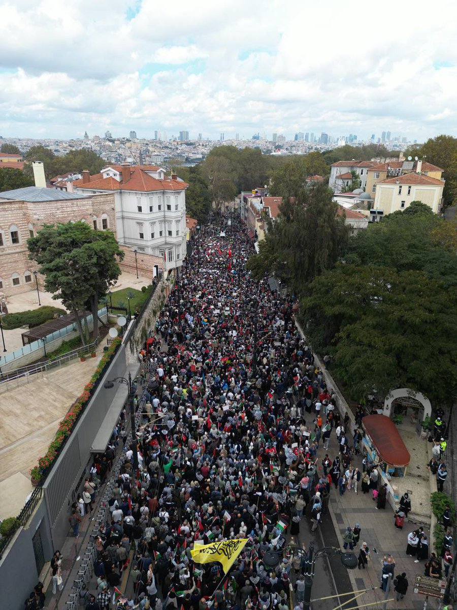 IHHen's tweet photo. 🇵🇸 We are marching from Hagia Sophia to Eminönü to support the ships sailing to break the inhumane blockade on Gaza!

To be the voice of the oppressed, not to remain silent, not to forget…

📍Istanbul, Türkiye https://t.co/HawzwU0K7s