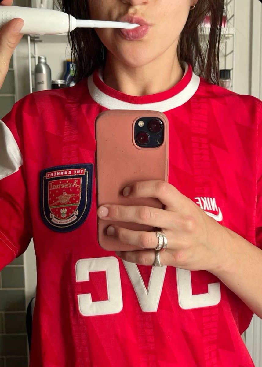 ESMEEBOYD's tweet image. esmeemiller posted: 🌹 🪥