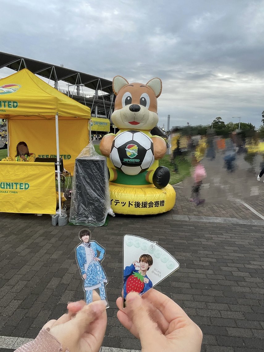 ジェフ行ってきた⚽️学生ぶりのサッカー観戦楽しかったな〜🎶
負けてしまって悔しかったけど、熱い試合観られた！サッカーハマっちゃいそう🥹リオンくんとりんたろー。さんが出会わせてくれたジェフ🌟またフクアリお邪魔したい！！
たくさんリオンくん飾られてたのも嬉しかったです🥲