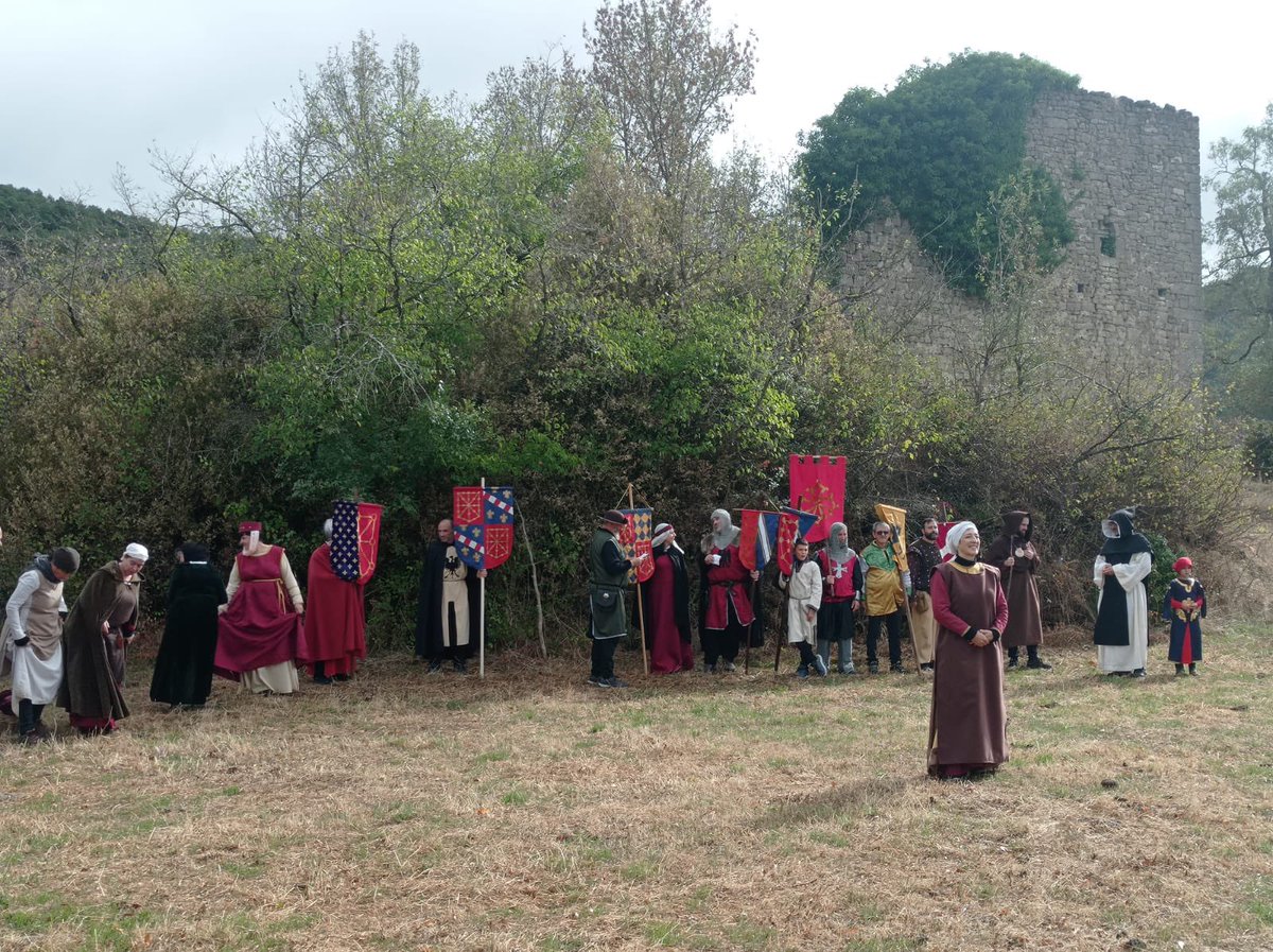 🎭 Hoy hemos asistido a la recreación de “La leyenda de Felicia y Guillén de Aquitania” en Elia y señorío de Amokain.

 👏 Gracias al concejo por preservar el patrimonio cultural del Valle.

 🙌Agradecemos también la colaboración de personas de Artajona, Labiano y Obanos!