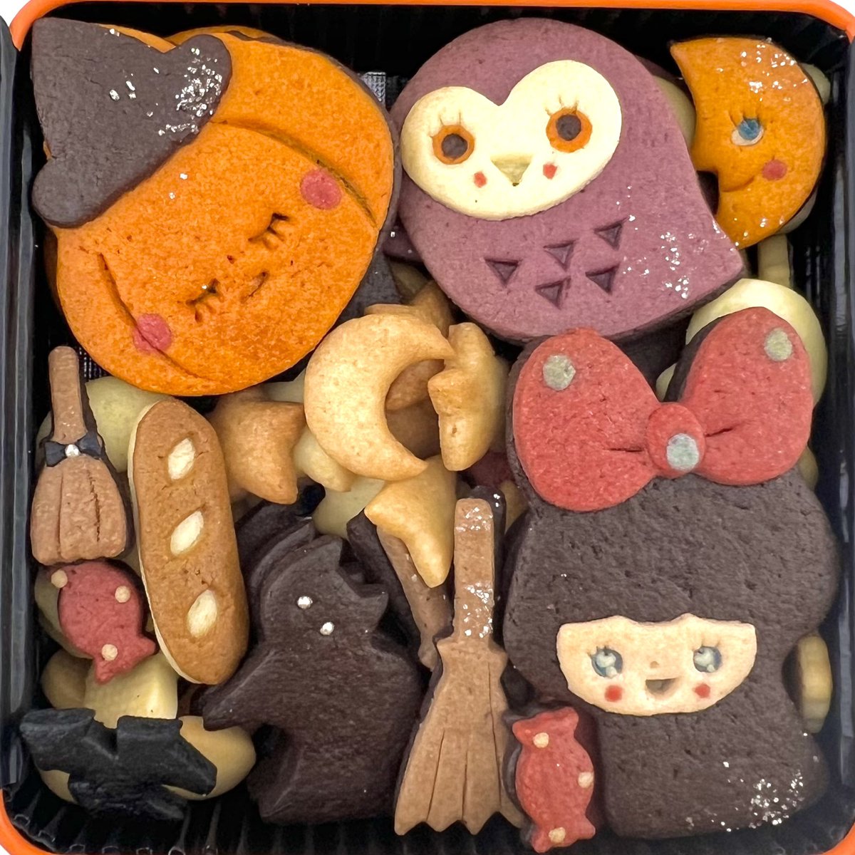 ehonnaokashi's tweet photo. 一度作ってみたかった
クッキー缶を作りました！
限定15缶
https://t.co/LLBcnuHfOz
#ハロウィン #クッキー缶 https://t.co/0W8tEUCTT6
