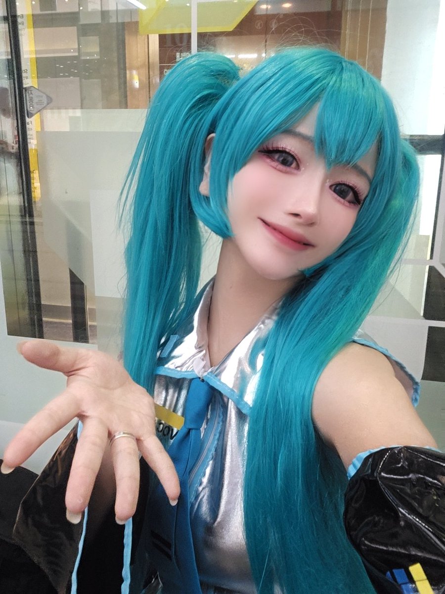 행사 성공적 -!
보러와준 모두 다들 고맙구
체키로 집 사것어(미쿠의 영향력은 엄청났따)