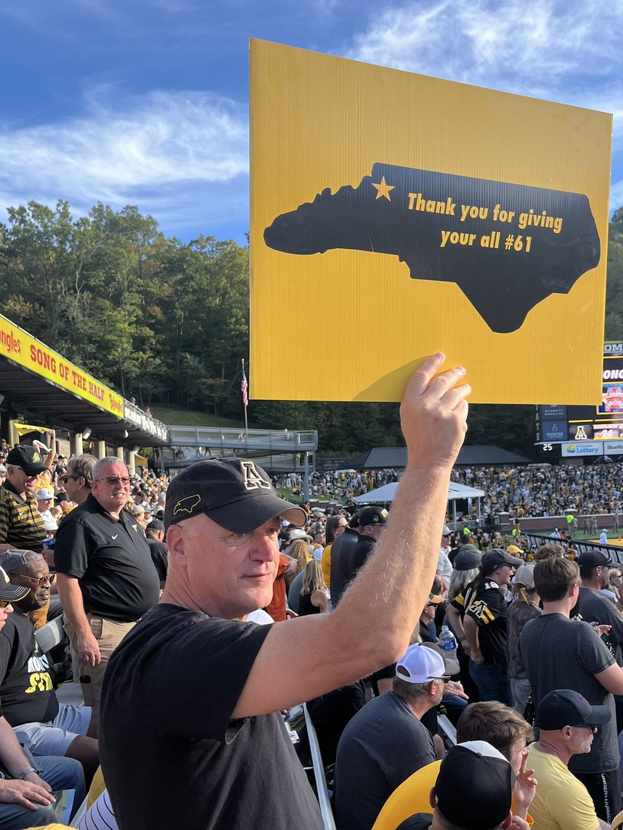 Thank you for the awesome sign Susie! That win was for Shawn Clark! #61Forever <a href="/lilsubie/">Susie Wollersheim</a>