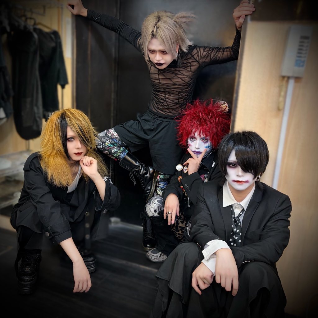 10/4池袋EDGE
捨て猫と宇宙人達でした🐈‍⬛👽

次回→10/17 池袋EDGE