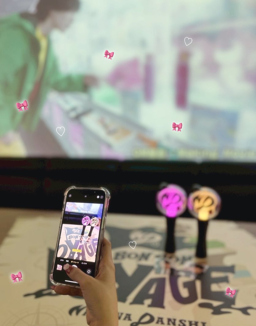私のこのペンライトまだコンサートで
1回も使ってないのに透明の丸い部分
傷だらけでやばい🥹（扱い雑）
とにかくみっちー金髪にしてくれた
お陰でテンション上がるううう☝🏻☝🏻
