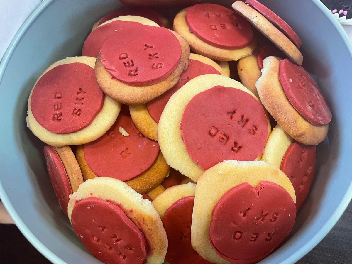 redskycharity's tweet photo. Our reach is far and wide across the UK with support for Red Sky Foundation coming all the way from Bristol!
We’re giving a big shout out to heart hero Elodie and all of her family &amp; friends for raising over £1000 from cake sale in aid of her favourite Red Sky! https://t.co/OF155miWzK