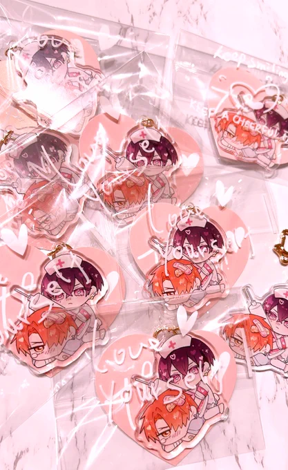 ミニキャラアクキー可愛く出来ました 数に限りがありますが、作者缶バッジを当日お持ちの方はお声がけください お持ちで無い方も、イベント終了間際に在庫がありましたらお渡ししたいのでお気軽にお声がけくださいませ…! (※新刊orグッズをお迎えしてくださった方のみとさせていただきます