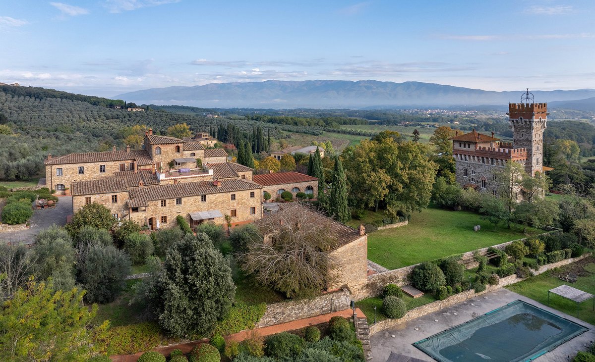 italianhouses's tweet photo. 🇮🇹🌿Independent first-floor #Tuscan apartment with private garden, set within a 17th-century hamlet nestled in the tranquil #Valdambra hills
🍇Surrounded by vineyards and olive groves, it’s the perfect retreat. €135,000
https://t.co/TVxkP0DfBw
#Toscana #Tuscany #Arezzo #Bucine https://t.co/vfgk9Vka9G