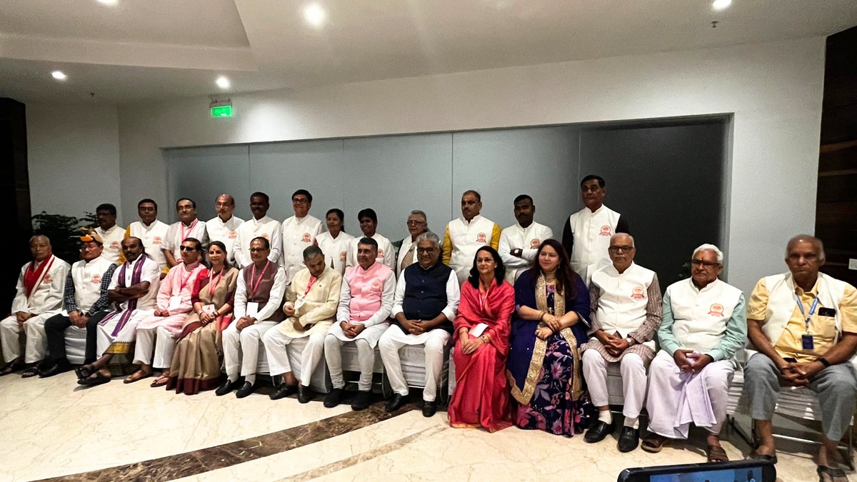 सेवा, समर्पण और प्रेरणा का एक अद्भुत संगम 🙏✨ संत ईश्वर सम्मान 2025 में हमारे माननीय अतिथियों और देशभर से आए सेवासाधकों के साथ यह क्षण, राष्ट्र निर्माण की भावना को और प्रखर बनाता है।

#SantEshwerSamman2025 #SewaParmoDharma