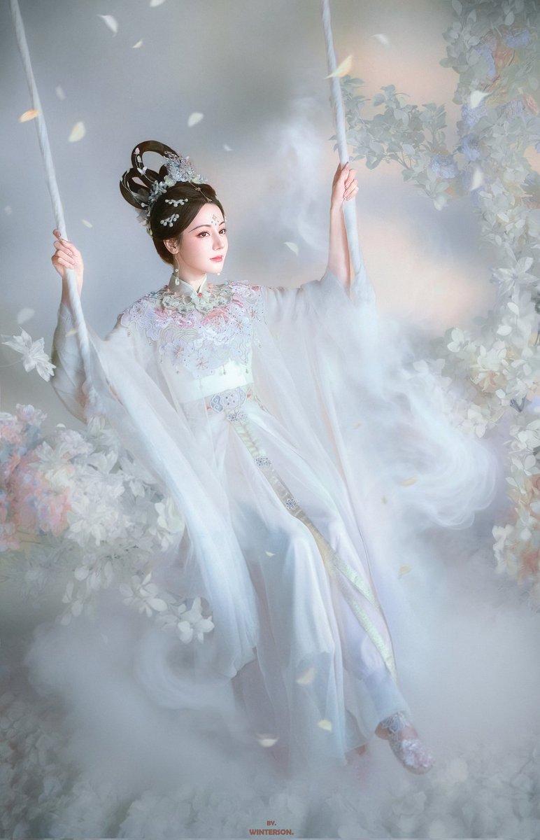 AliceTuPham's tweet photo. Dilraba Fairy of the moon
#dilraba
#DilrabaHenanMidautumnFestival https://t.co/JIBzTHXpJv