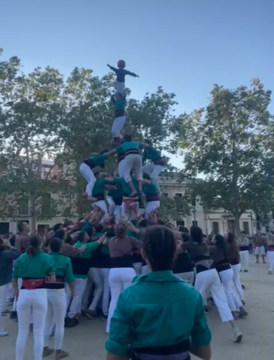 A primera ronda, obríem la plaça amb un 4d7a que, per una batzegada del pilar, va quedar en intent