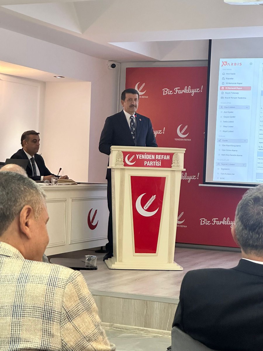 Sayın Genel Başkanımız Dr. Fatih Erbakan’ın teşrifleriyle gerçekleştirilen Ekim Ayı İl Sorumluları Toplantısı’nda sunumumuzu gerçekleştirdik.
Milli Görüş temelli siyaset anlayışını daha güçlü bir şekilde sahaya yansıtmak adına yürüttüğümüz çalışmalarımızı ve hedeflerimizi