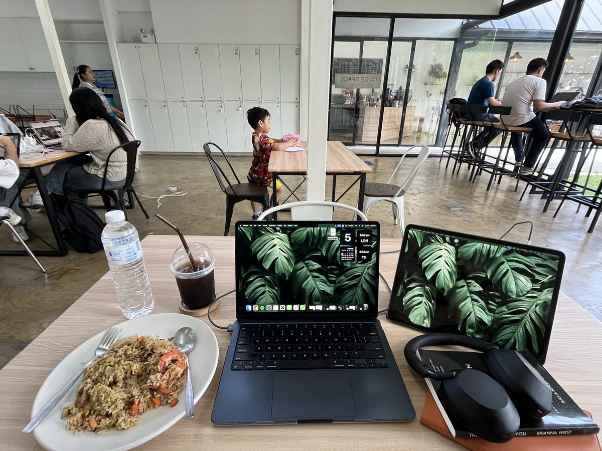 HumpyDumpy_747's tweet image. 🌵distractions.