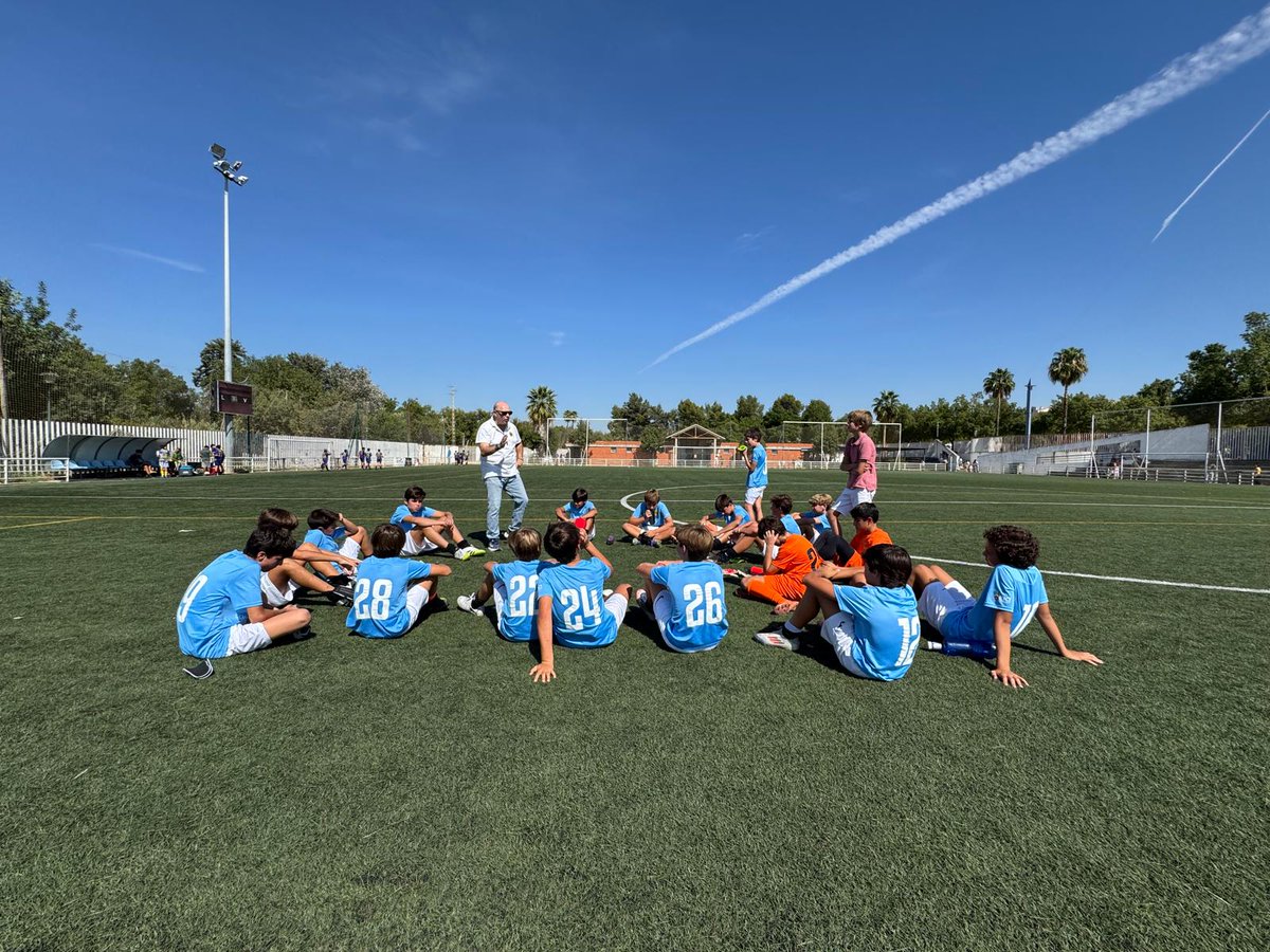 cporvenir_cd's tweet photo. Magnífico punto obtenido ayer por nuestro Infantil B en su estreno liguero ante @cdempalme. Los pupilos de @m_gallag y @fpgaarciia16 compitieron con mucha actitud y compromiso. Seguimos, equipo ‼️ https://t.co/XSvX7O8EJH