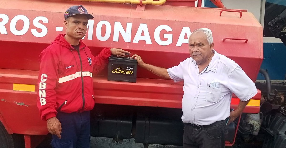 acosta_alcaldia's tweet photo. Se entregó regulador para
reparar el alternador del camión
mitsubishi de los bomberos y además se les donó una batería de 900 Amper. El alcalde @ChuoVelasquez sigue apoyando a las instituciones. https://t.co/GD5d3DHSoc