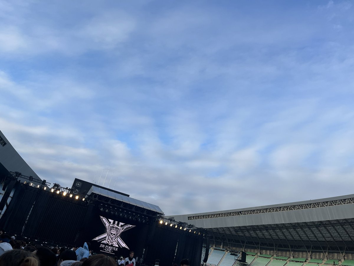 28eriko's tweet photo. 三代目スタジアムライブ。
行って良かった。
ただひたすら臣をもっと好きになったライブでした。
三代目のファンになって本当に良かった。
「誰も置いてかないよ」「大丈夫、また会えるよ」
ありがとう。もうそれだけで十分。
MATEは帰りを待つだけです。 https://t.co/MaAtmsdZ2S