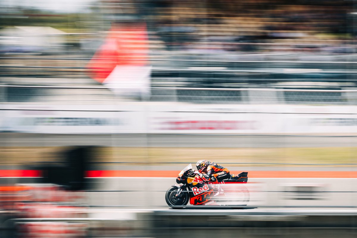 Tech3Racing's tweet image. Red Bull KTM Tech3 already looking ahead to Australia after chaotic Indonesian round 🇮🇩
📰 Sunday’s recap 👉 motogp.tech3racing.fr/index.php/news…
#IndonesianGP #MotoGP