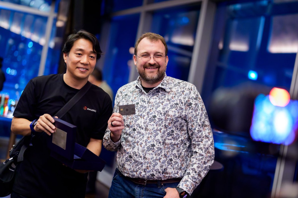 banC_cardano's tweet photo. Cardano Card Founders Edition #001 は、 Input Output の 創設者である Charles Hoskinson に授与されました。
#Cardano #CardanoCard #TOKEN2049 #Web3 #Blockchain #Singapore https://t.co/HyCaOJHPNE