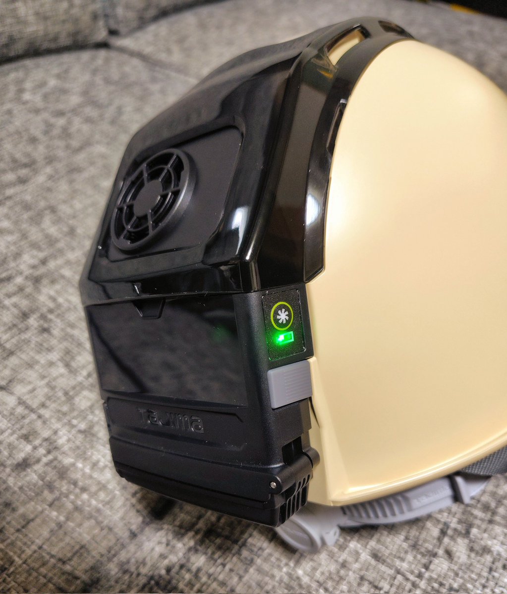 ebiRider21's tweet image. 森活用にちょっと良いメットとカッティングマシンを買った

アースブラウン色でシールド内蔵

1000ルーメンのヘッドライトも明るいし、送風ファン付きで頭も涼しい⤴️

これから好きなフォントの文字ステッカー貼るのが楽しみだ🎵

#森活
#TAJIMA
#セフメット
#シルエット
#ポートレート4