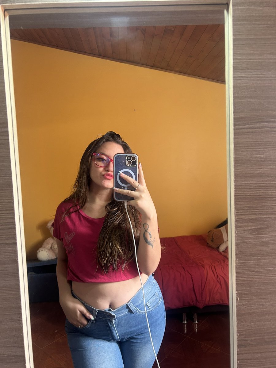 Valentina González (@hbvalen) on Twitter photo 