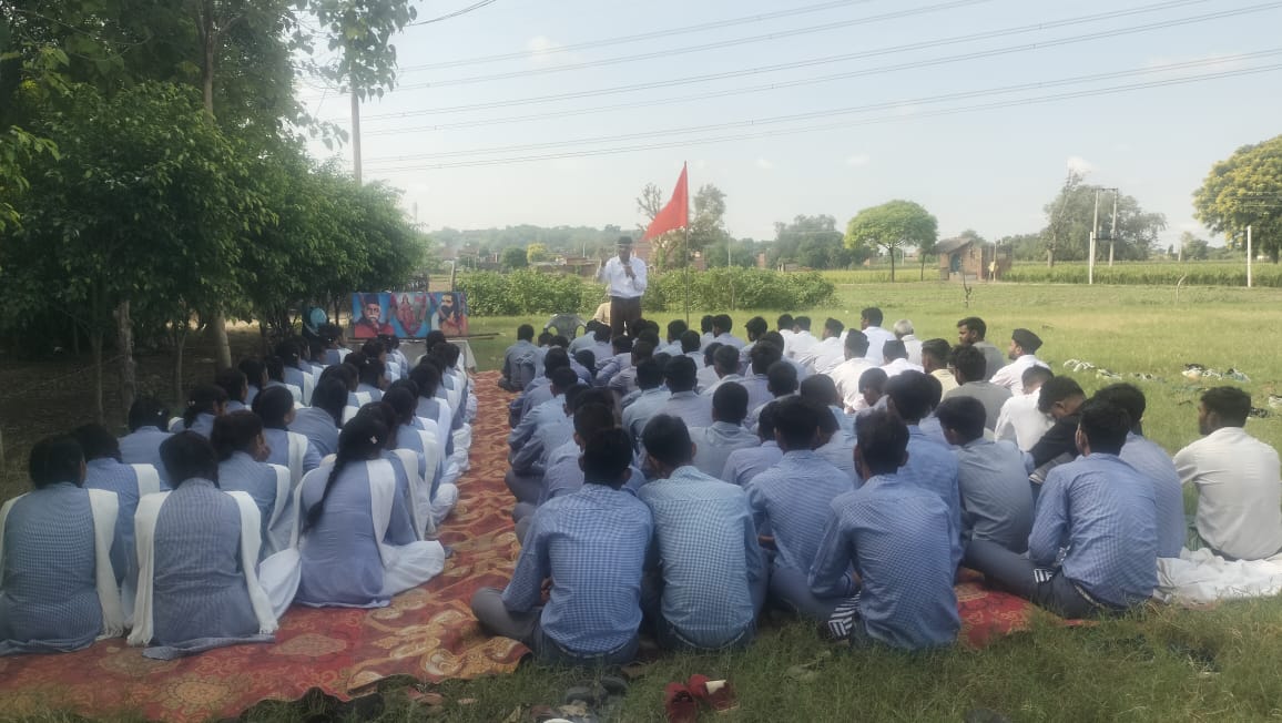 vskbraj's tweet photo. विजयदशमी कार्यक्रम एटा
#RSS100Years
#rssuniform #संघगणवेश
#संघशताब्दी_ब्रज https://t.co/A8pERGHKfv