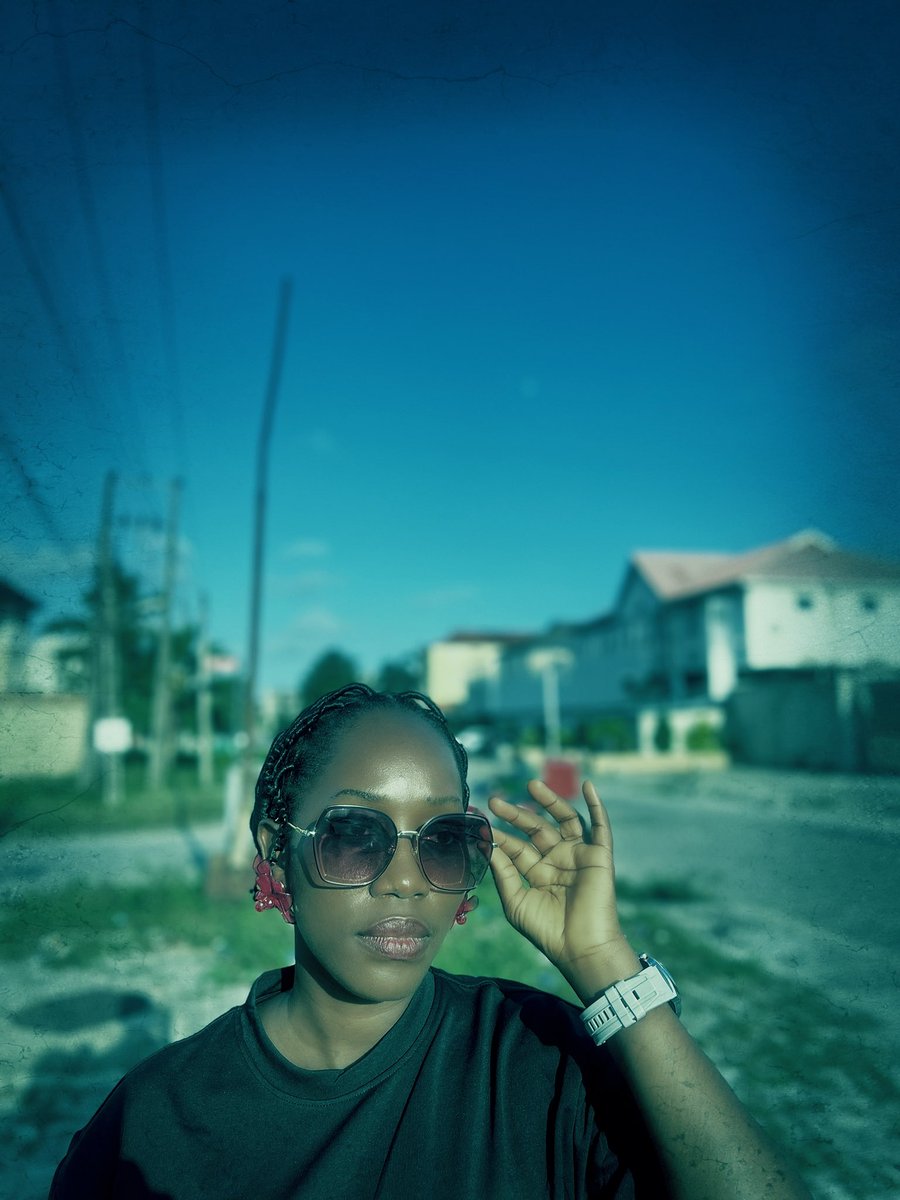 Growing up, I was terrified of this version of KIKO. It looked so painful and now that I’ve done it, I can confirm that it’s the packing together that’s the real villain. 😭 
Would you still make this style today for nostalgia or fashion?

#Kiko #AfricanThreading #HairStories