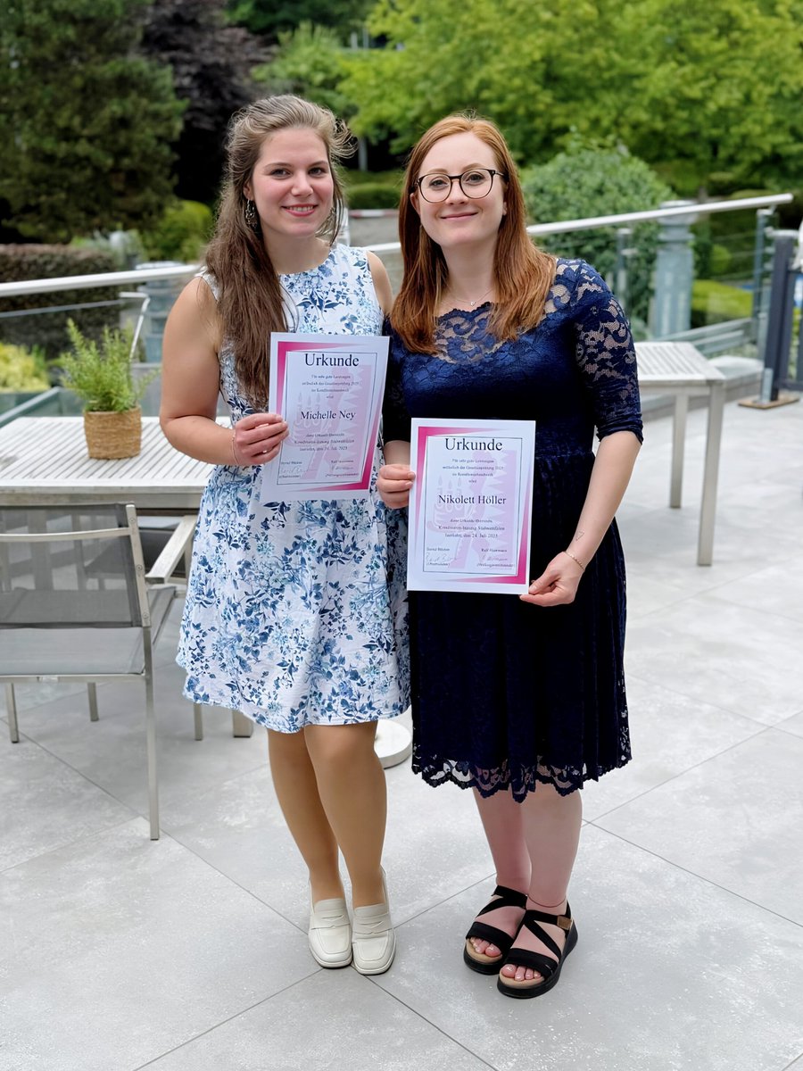 Spetsmann's tweet photo. Geschafft – und wie! 📷📷
Unsere Auszubildenden Michelle und Nikolett haben ihre Gesellenprüfung mit der Note sehr gut bestanden!📷
Mit Talent, Leidenschaft und ganz viel Einsatz haben die beiden gezeigt, was in ihnen steckt. 📷📷 https://t.co/zn21CHYSjd